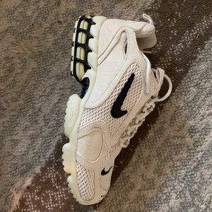 Nike Stussy x Airzoom spiridon caged 2 ‘Fossil’